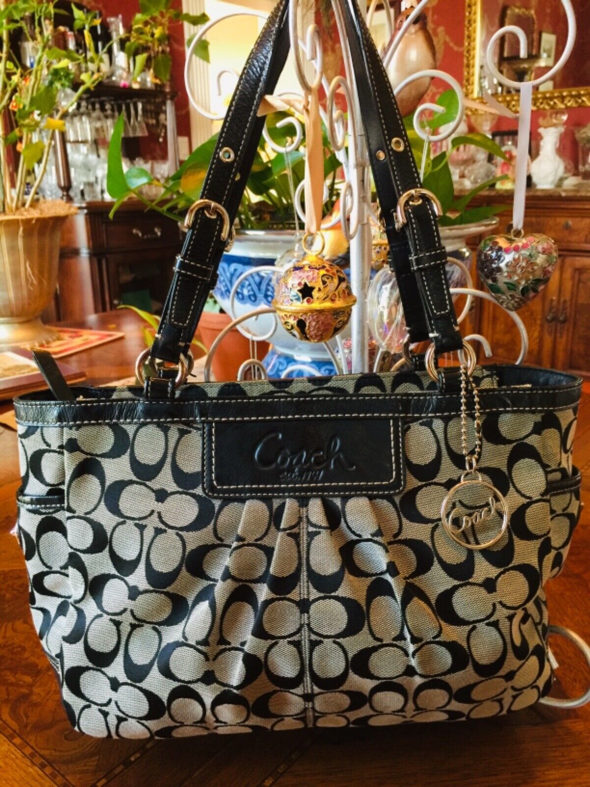 LikeNew Authentic COACH Pleated East West Gallery Signature LikeNew Authentic COACH Pleated East West Gallery Signature