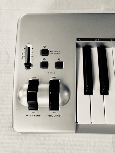 M-Audio Keystation 61ES 61-Key USB MIDI Keyboard. Excellent condition !