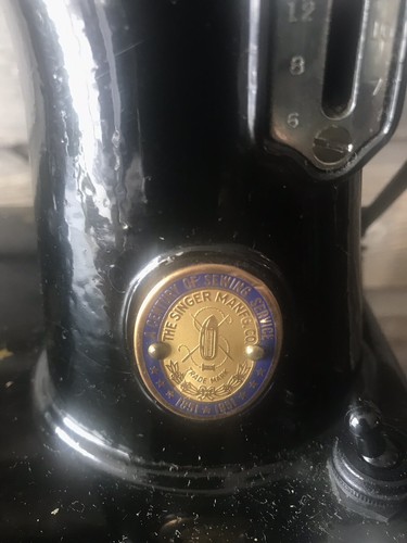 Vintage Singer 221-1 Featherweight Sewing Machine