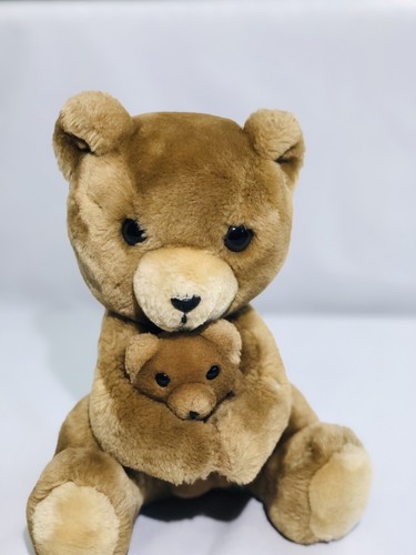 1977 R Dakin Mother Bear Hugging Holding Baby Cub Plush Stuffed MusicaAnimal 12”