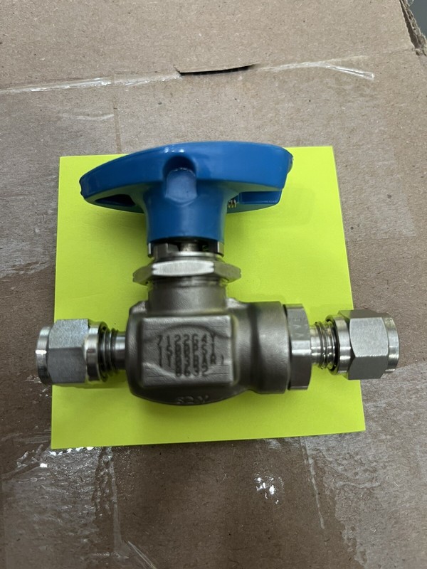 HOKE - Part #7122G4Y, Ball Valve, 316 Stainless Steel, 1/4" Compression Fittings