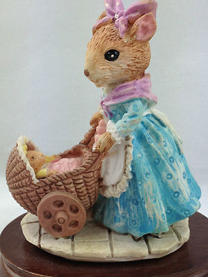 Heritage Mint Harriet Dormouse figurine by Leonardo Little Nook Village EUC