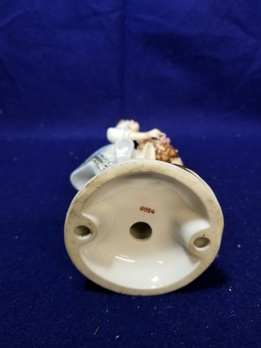 Andrea by Sadek figurine 8 inches tall