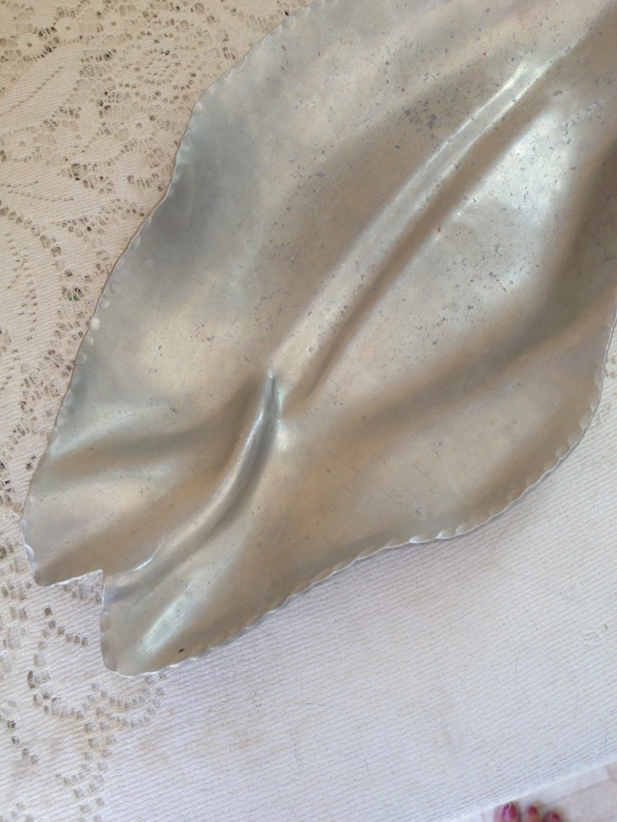 Vintage METAL DISH EVERLAST Bread Platter Leaf Shape 15