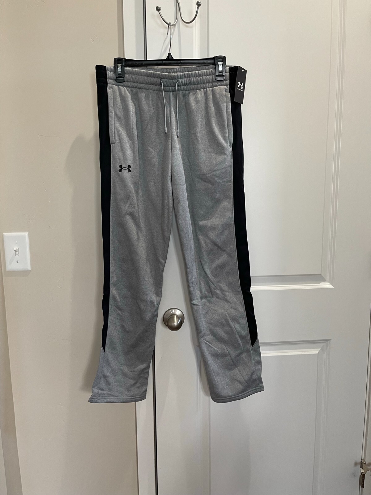 BNWT Under Armour Big Boy's Fleece Pants, YXL, 1366761, Grey BNWT Under Armour Big Boy's Fleece Pants, YXL, 1366761, Grey