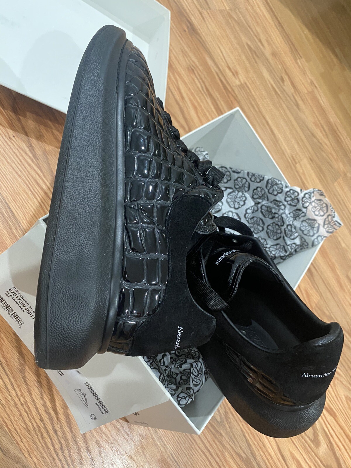 Alexander McQueen Oversized Croc Black 