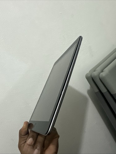 Apple - iPad 第6世代 MR7F2J/A 32GB Space Gray Refurbished: Apple iPad (6th Gen) MR7F2LL/A 9.7