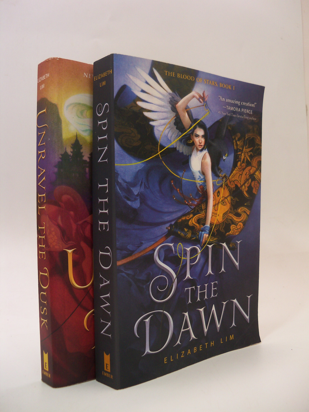 Unravel the Dusk & Spin the Dawn セット Amazon.com: Unravel the Dusk (The Blood of Stars Book 2
