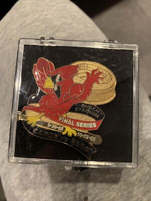 2005 Busch Stadium Final Series St. Louis Cardinals Pin Button VS. Reds