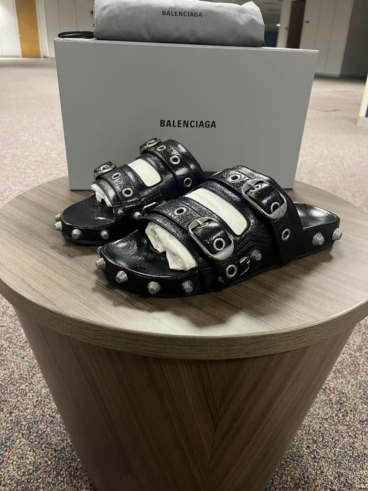 【BALENCIAGA】アリーナ レザー 「Cagole」サンダル【関税込】 BALENCIAGA カゴール スタッズ レザーサンダル【関税込