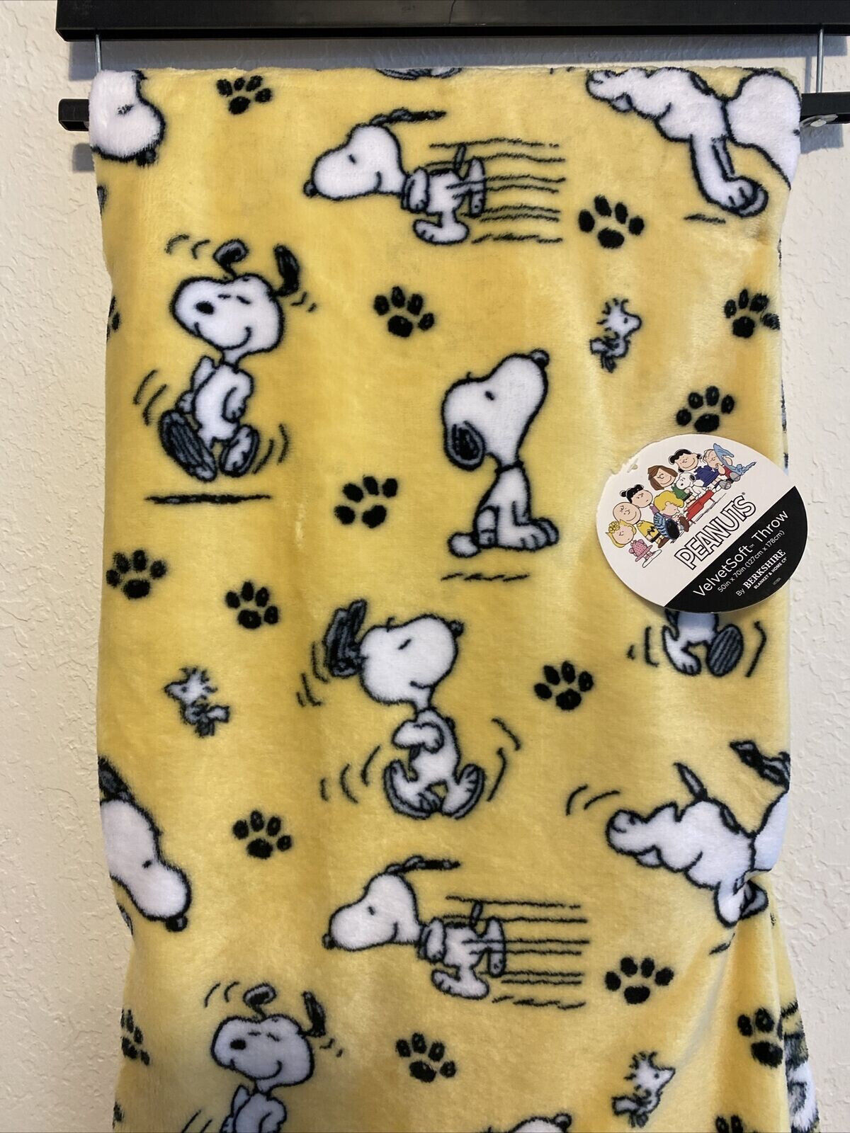 Peanuts Snoopy Yellow VelvetSoft Peanut Snoopy Throw 50x70 inch Peanuts Snoopy Yellow VelvetSoft Peanut Snoopy Throw 50x70 inch