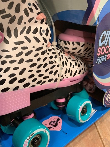 Circle Society Classic Adjustable Indoor and Outdoor Childrens Roller Skates 3-7