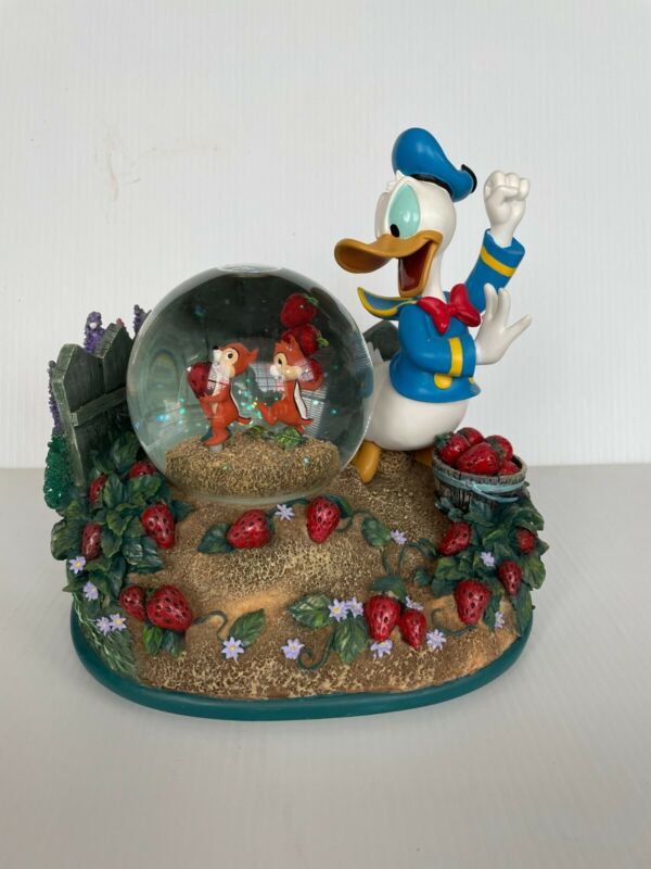 Disney Donald Duck Chip & Dale STRAWBERRY GARDEN Music Water Snow Globe 