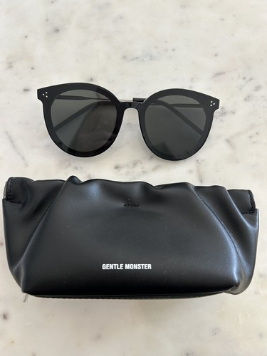 小物 GENTLE MONSTER FLATBA (in scarlet) Gentle monster flatba in scarlet clearance