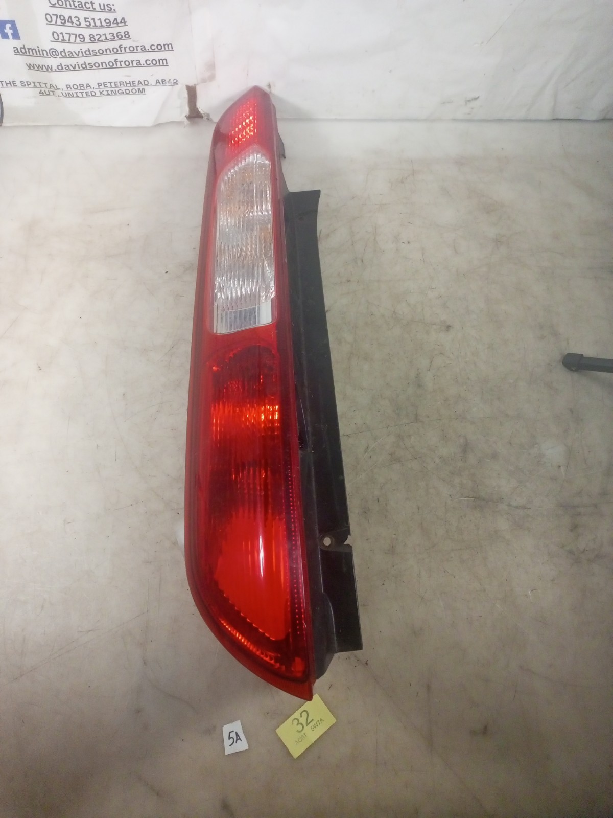 FORD FOCUS PASSENGER SIDE REAR LIGHT #5A-32