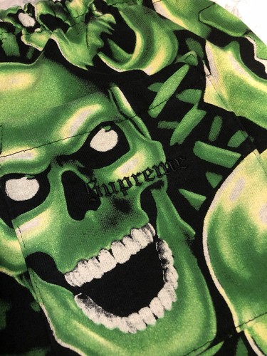Supreme SS18 Skull Pile Fleece Shorts Sweatshorts Glow Dark Green