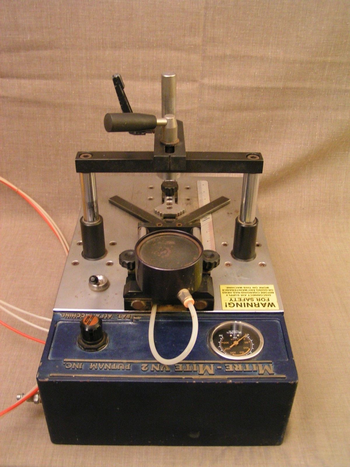 Mitre-Mite VN2 Pneumatic V-Nailer Underpinner Picture Frame Assembly Machine +