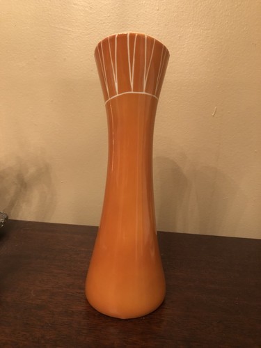 Stunning  Cmielow Made In Poland Porcelain Vase C-107-945/33. Mint Condition.