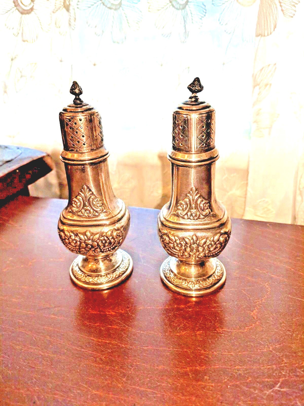 1949 Frank Whiting Botticelli Sterling Silver Repousse Salt Pepper Set 4.5 oz