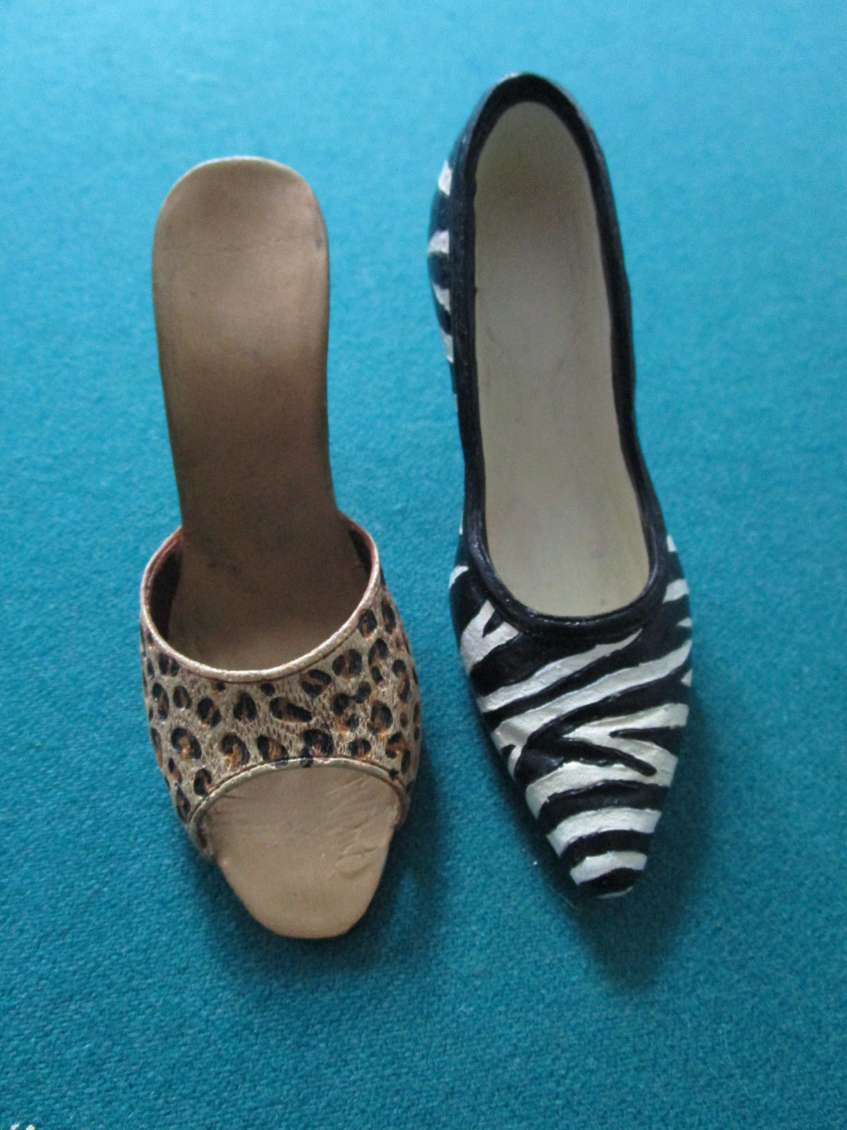 MINIATURE 8 CERAMIC COLLECTIBLE FASHION SHOES AROUND 34