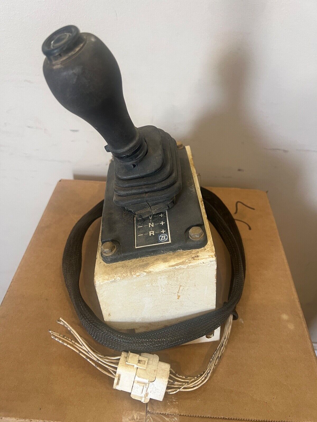 TEREX GEAR SHIFTER STEUERUNG ZF VTS 3 (6006 035 006) | eBay TEREX GEAR SHIFTER STEUERUNG ZF VTS 3 (6006 035 006) | eBay