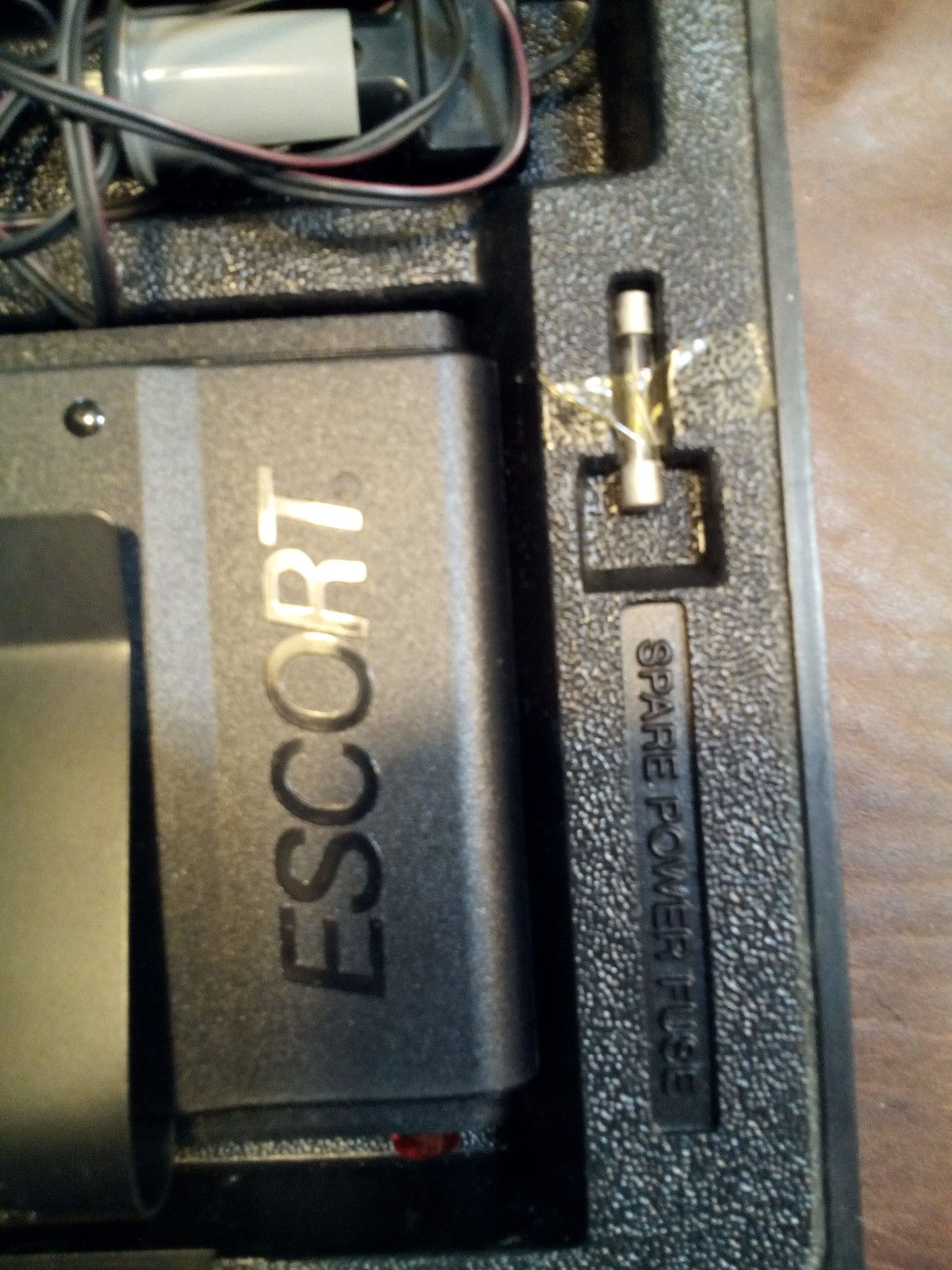 ESCORT RADAR WARNING RECEIVER