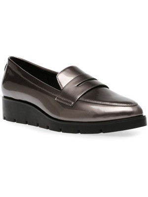 

Женские лоферы без шнуровки на танкетке ANNE KLEIN Silver Lug Sole Lynna с миндалевидным носком 9,5 м, Серебряный, LYNN01F9
