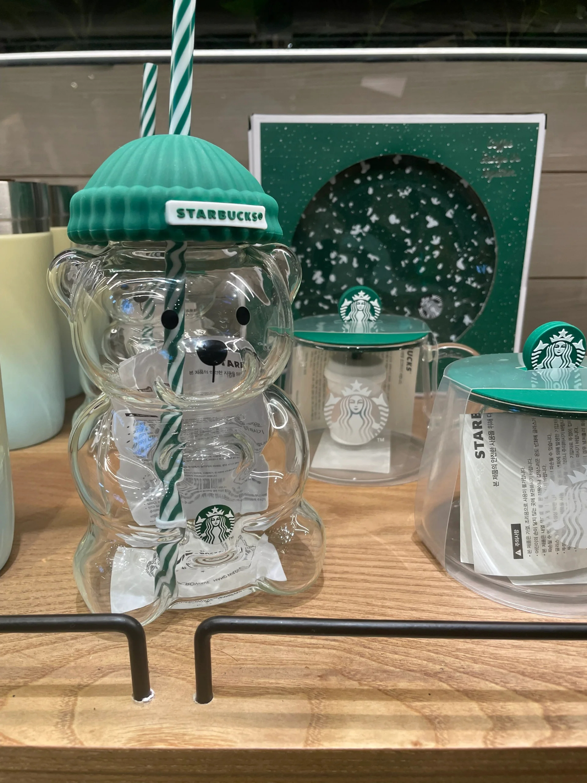Starbucks Holiday Glass Cup Bearista Bear Design Detail