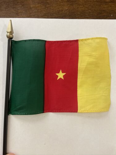 New Cameroon Mini Desk Flag - Black Wood Stick Gold Top 4 X 6