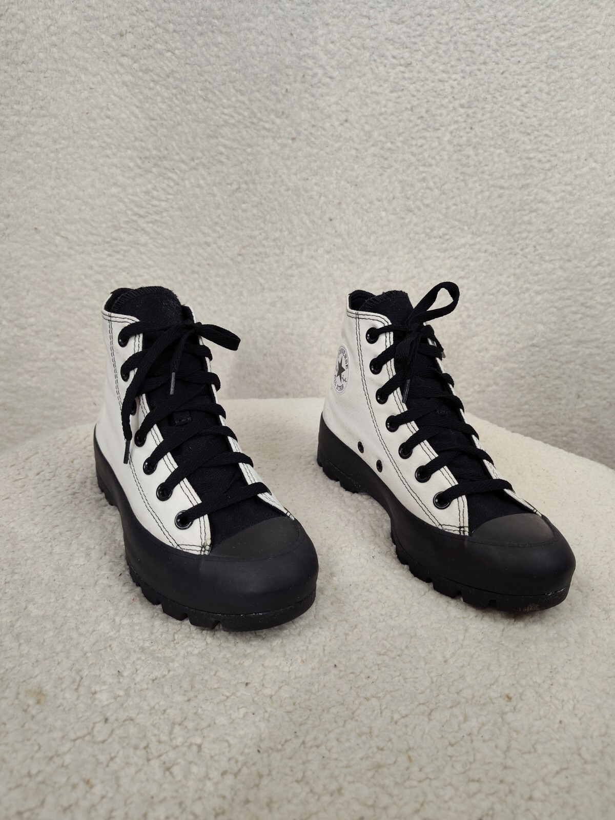 Converse Chuck Taylor Women Sneakers 5.5 White Surface