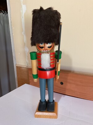 Steinbach English Royal Guardsman Nutcracker 15.5  #711