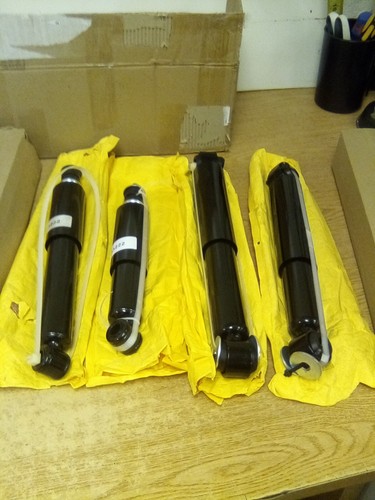 Set Of 4 Shock Absorbers And Struts (2) JB095-23-2/05322 (2