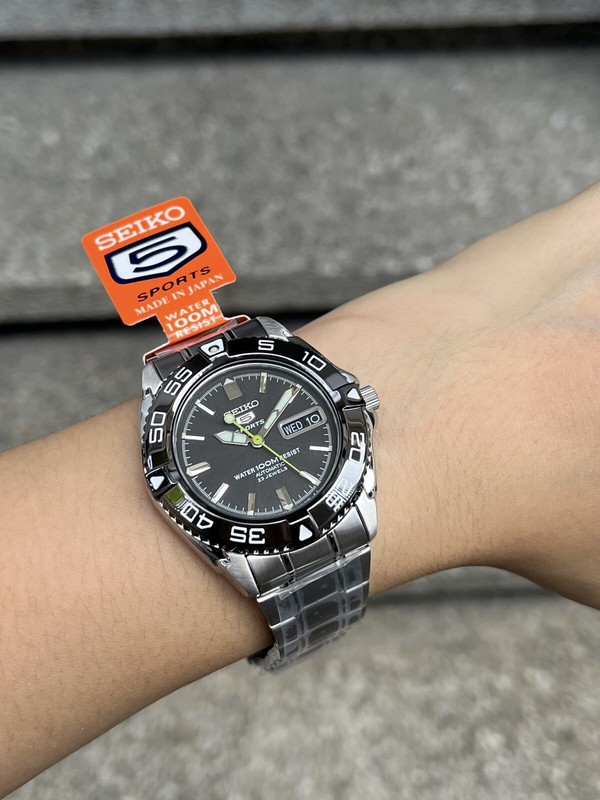 New! Seiko 5 Sports SNZB23J1 Automatic Day Date Black Dial Silver