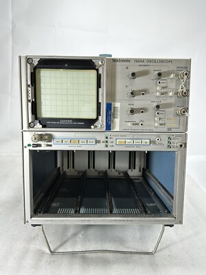 Tektronix ~ 7904A Oscilloscope ~ Main Frame Only ~ Power ON / UNTESTED for PARTS