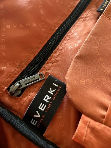 Everki Beacon Console Gaming Laptop black Backpack (See pics for details)