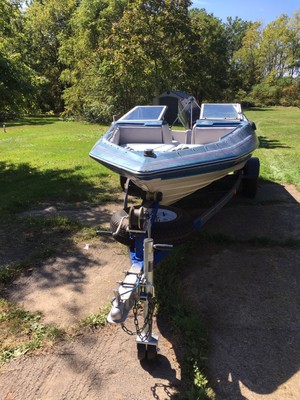 1988 Bayliner Capri boat with 125 hp Force outboard motor.