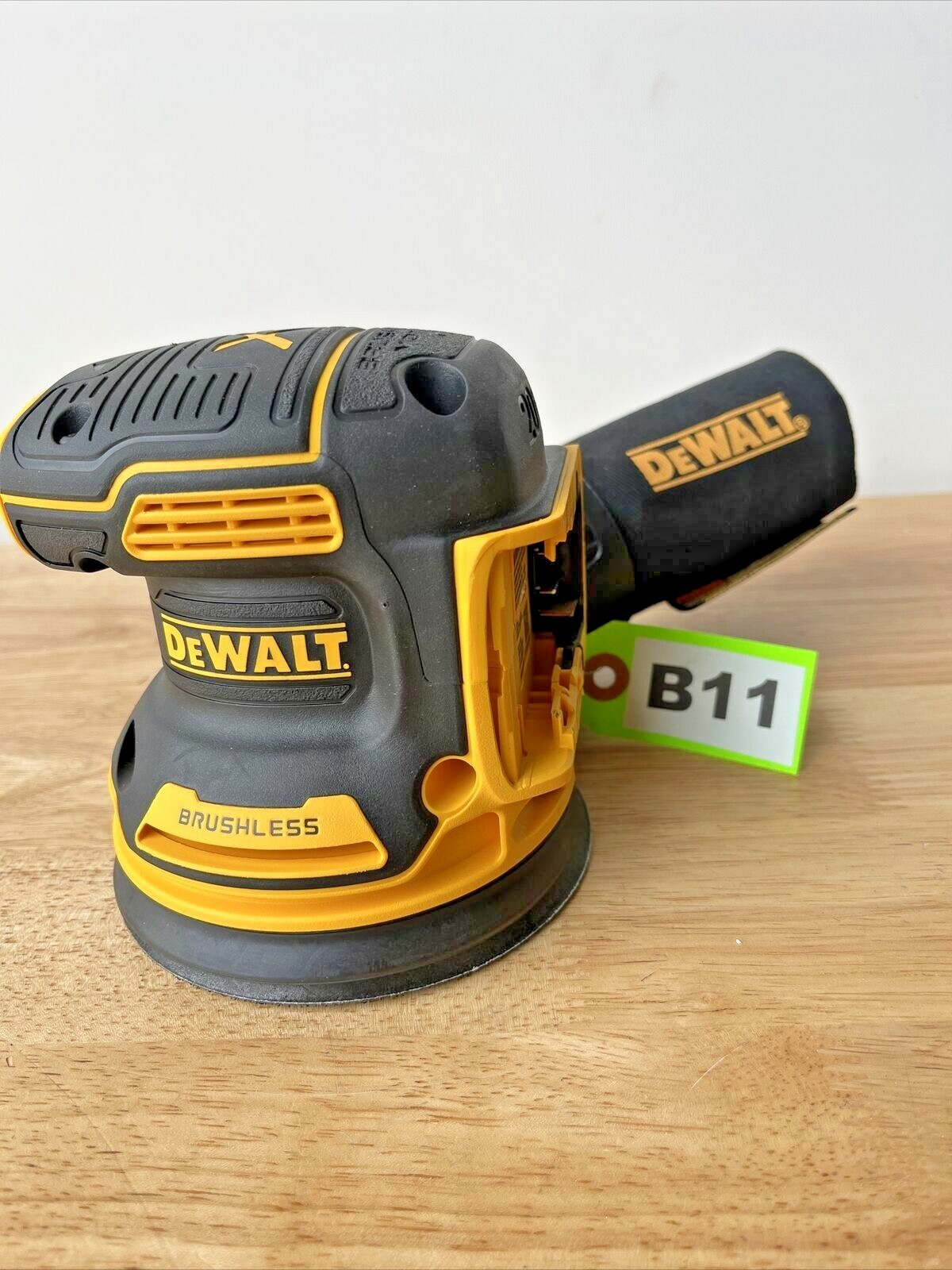New Dewalt 20 Volt XR Brushless 5" Orbital Sander DCW210 20v Tool