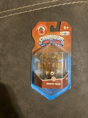 SKYLANDERS TRAP TEAM TOYS R US RED HOT TUSSLE SPROUT TRAP-SHIPS WITH TRACKING #!