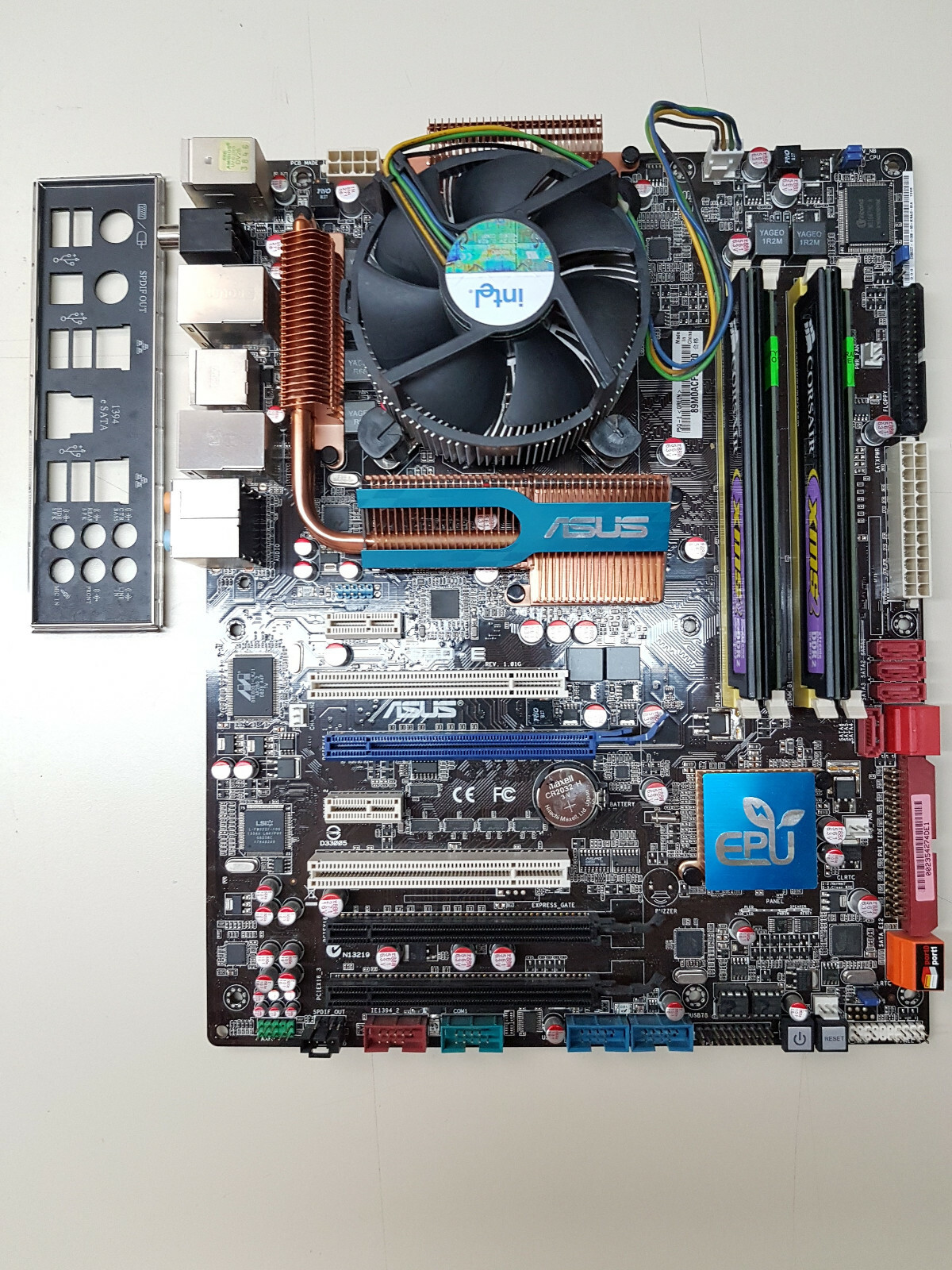 Asus P5Q-E REV. 1.01G + Core2Duo E8400 + 4GB + I/O Shield