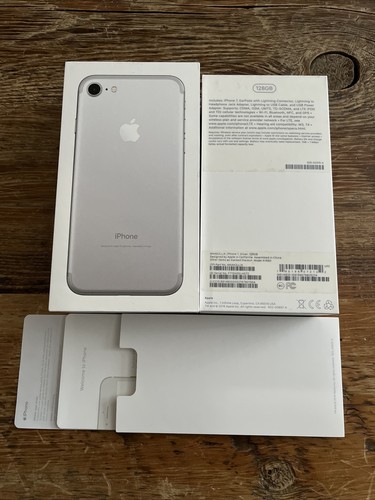 Apple iPhone 7 シルバー本体【箱あり】 APPLE iPhone 7 SILVER 128GB Box - Original Retail Box With