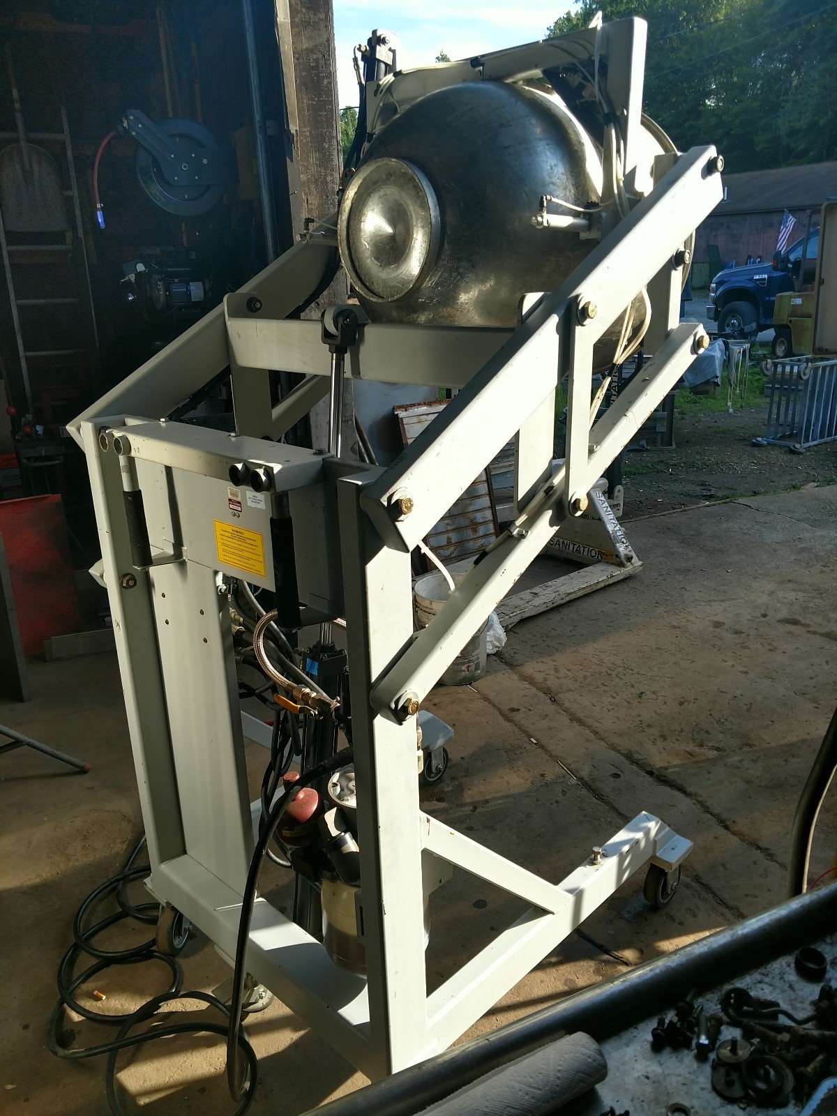 HOBART 140 QT MIXER BOWL LIFT, PORTABLE, TILT, AIR POWERED,  HEAVY DUTY !!