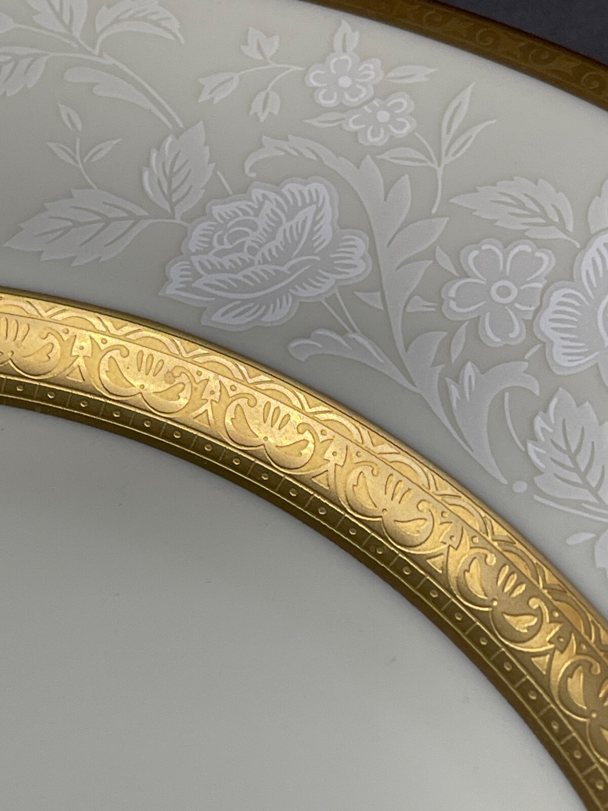 MIKASA 金箔　LaurieGatesデザイン　31cm LC Studio Attack on Titan Mikasa·Ackerman Resin Statue In