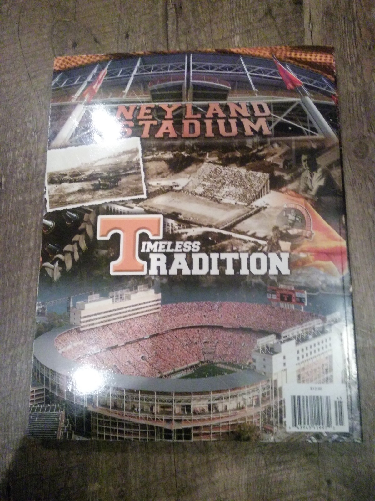2004 UNIVERSITY OF TENNESSEE VOLUNTEERS SEC FOOTBALL COLLEGE NCAA GUIDE MEDIA