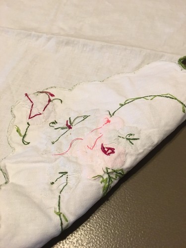 Vtg White Hand Embroidered/Applique Centerpiece Doily Pink Rose Grapes B19