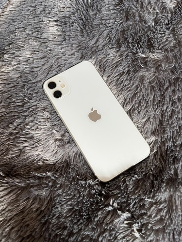 Apple iPhone 11 - 64GB - White (Three) A2221 (CDMA + GSM