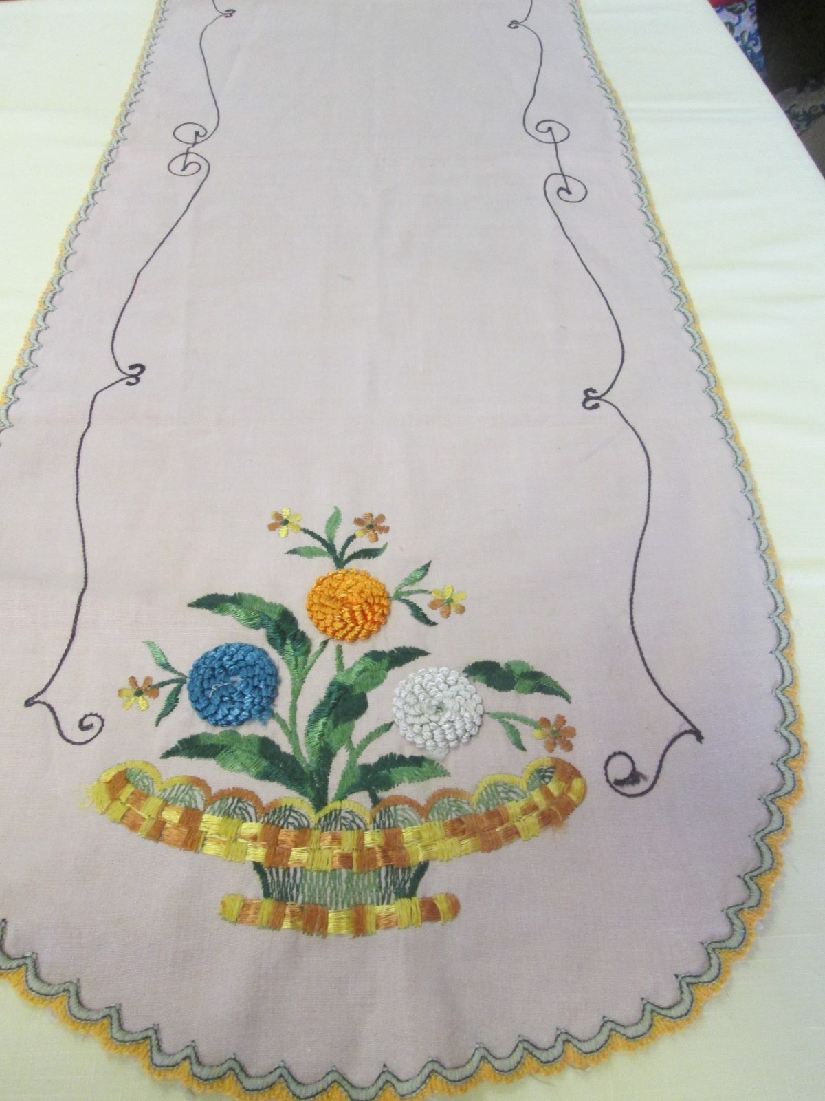 Vintage Arts and Crafts Beautiful Linen Embroidered Tablecloth with Runner