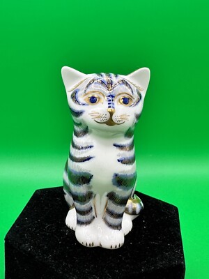Royal Crown Derby Cat Figurine Old Imari Gold Stopper Paperweight