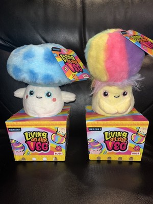 Lot of 2 Plush Livin on the Veg Series 1 Quinn & T.J.  New in Pkg! RUSS