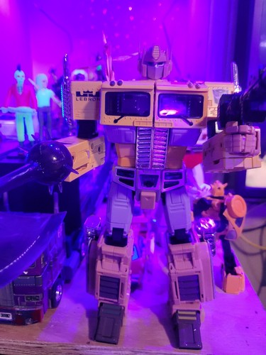 Transformers CONVOY atmos safari LEBRON JAMES Ver MP-10ASL Transformers CONVOY atmos safari LEBRON JAMES Ver MP-10ASL