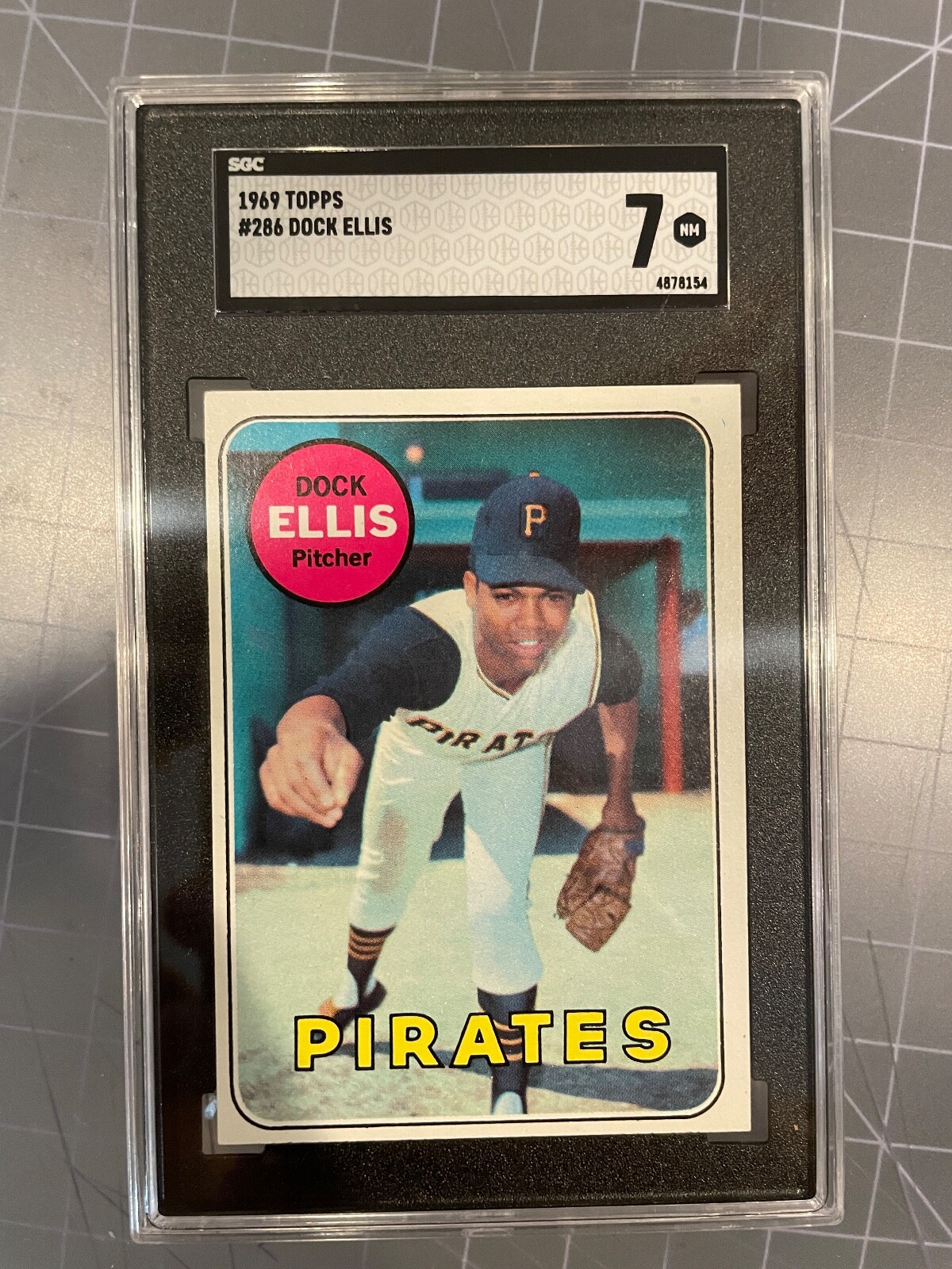 1969 TOPPS #286 DOCK ELLIS PITTSBURGH PIRATES BASEBALL ROOKIE CARD SGC 7 NM. rookie card picture